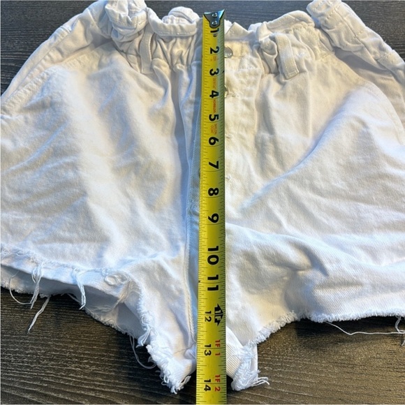 NWOT Zara Buttoned Paperbag Baggy White High Waist Short Size 6 - Picture 2 of 7